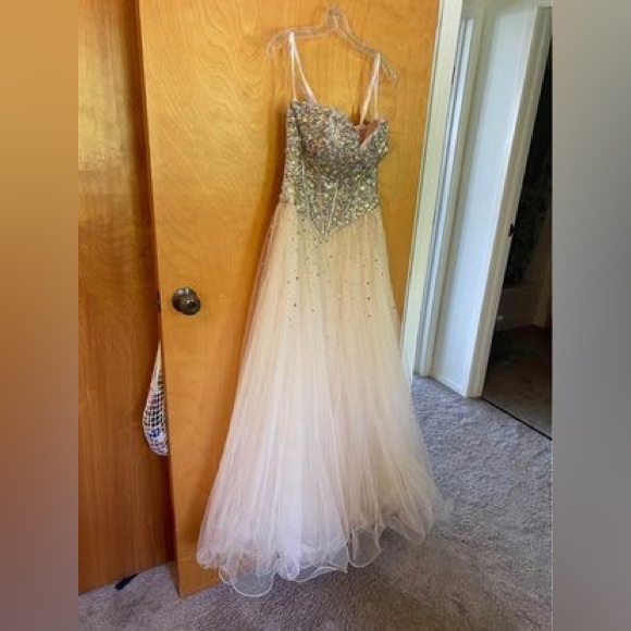 Tiffany Champagne Prom Gown Size 10 (Would fit 8) - Picture 3 of 9